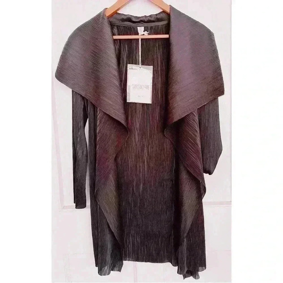 Classic Fashion Trade Jackets & Blazers - Women’s BNWT Classic  Fashion Trade Black Top